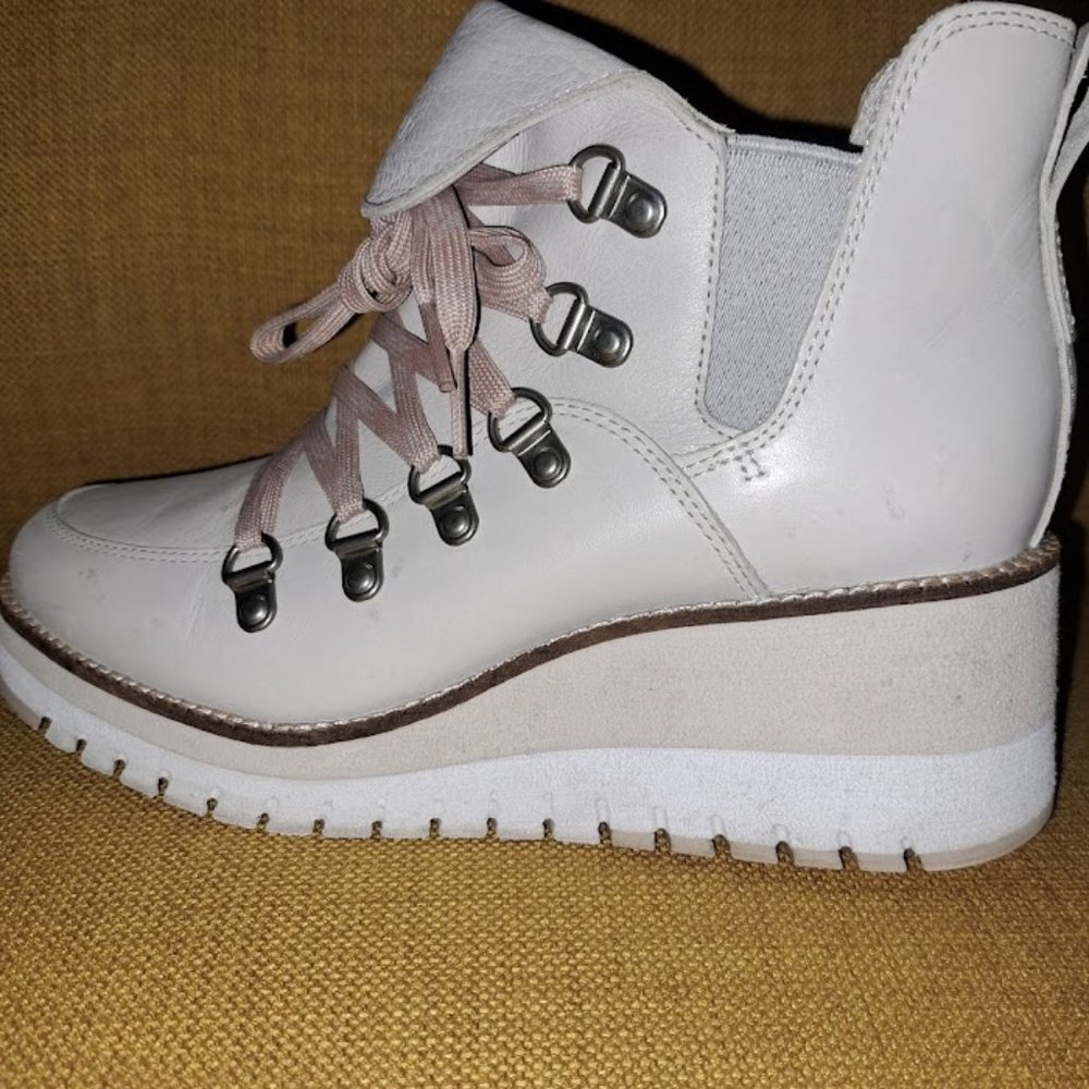 Cole Haan GrandExplore Waterproof Ivory Leather Lace-up Wedge booties Sz 6.5